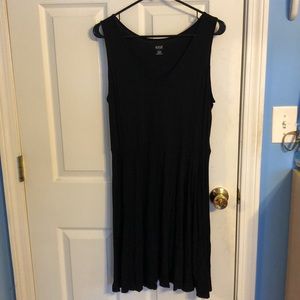 Black sleeveless dress